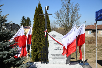 Odsłonięto pomnik pamięci Rodziny Baranków z Siedlisk